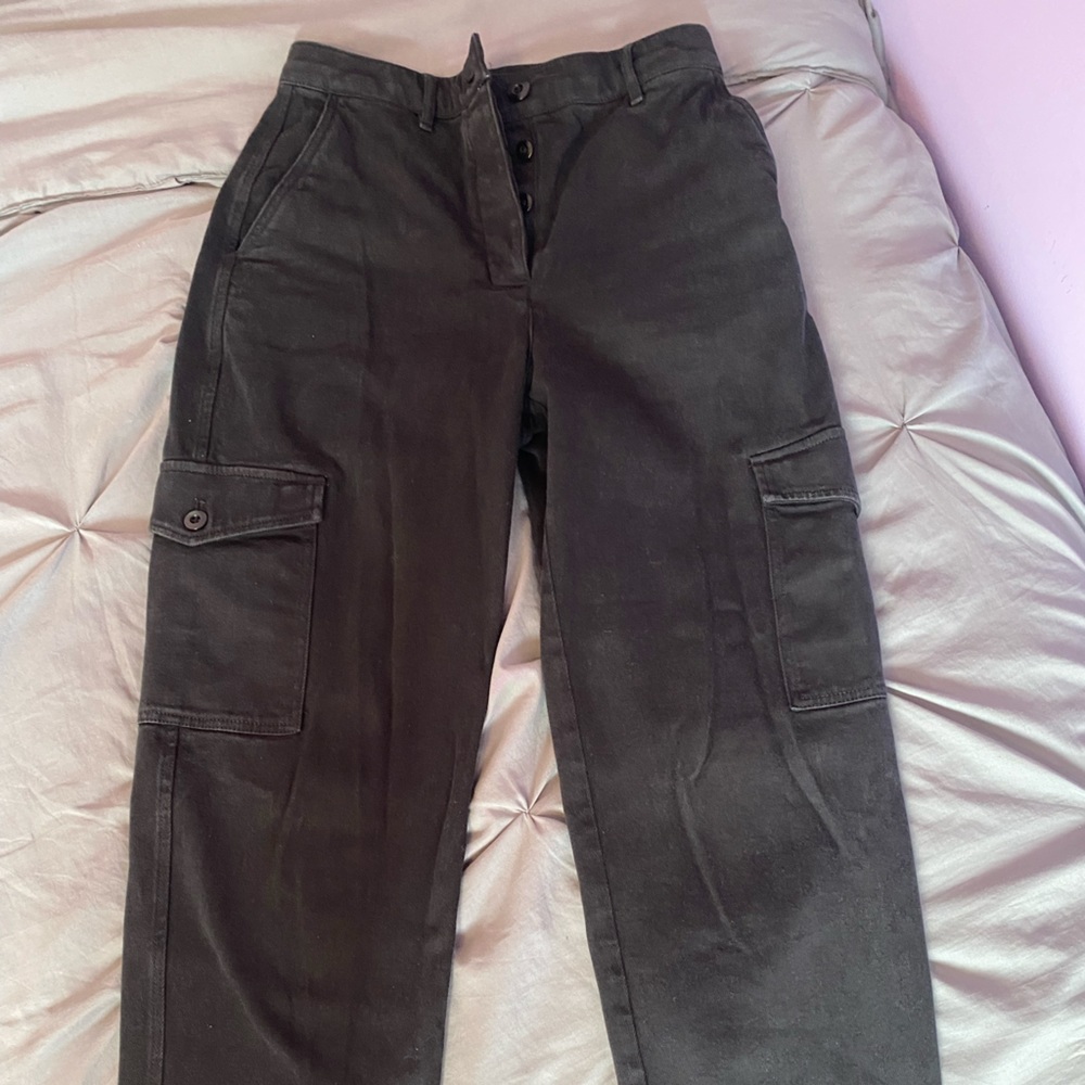 Aritzia Cargo Pants - Size 6 😁